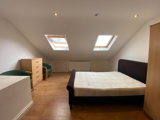 2 Double rooms available in Enfield Lock! Main Photo