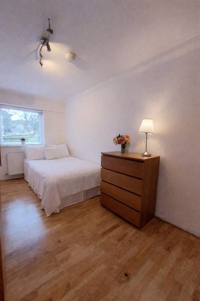 Double En-suite room - MUDCHUTE Main Photo