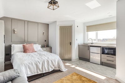 🔔2 Large Studios+off Suite🔔First Month 1/2 Price Main Photo