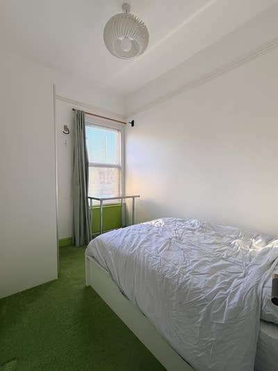 Double room in light 2-bedroom garden flat Main Photo