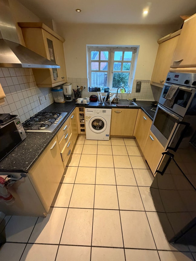Double Room Available in Westcroft  Main Photo