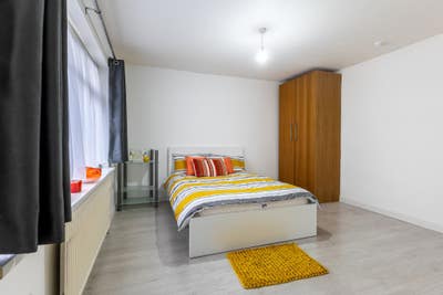 Large Studio Flat. Bills Included. Hounslow. A++ Main Photo