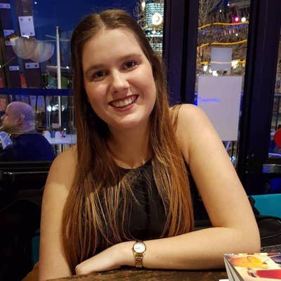 I am a professional female aged 27. I am look... Main Photo