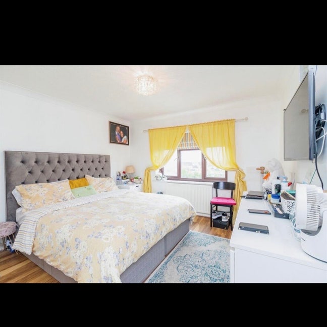 En-suite available immediately  Main Photo