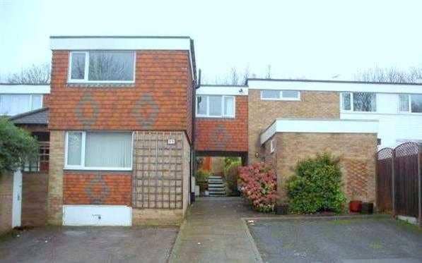 Spacious  Room  Within a Well Maintained Shared Ho Main Photo