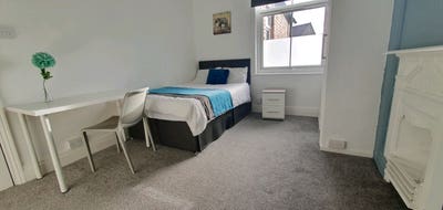 Nice en-suite rooms in well maintained house Main Photo