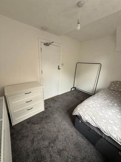 A lovely room available to rent in OL8 - ALL BILLS Main Photo