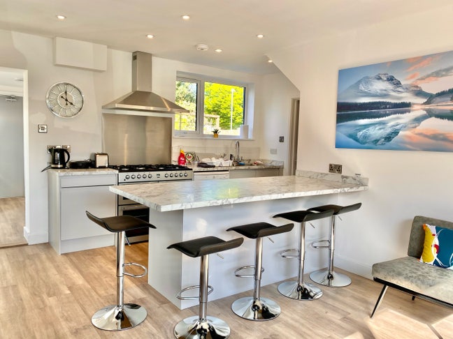 🏡 Modern & Clean || Location & Parking 🙋‍♀️🙋‍♂️ Main Photo