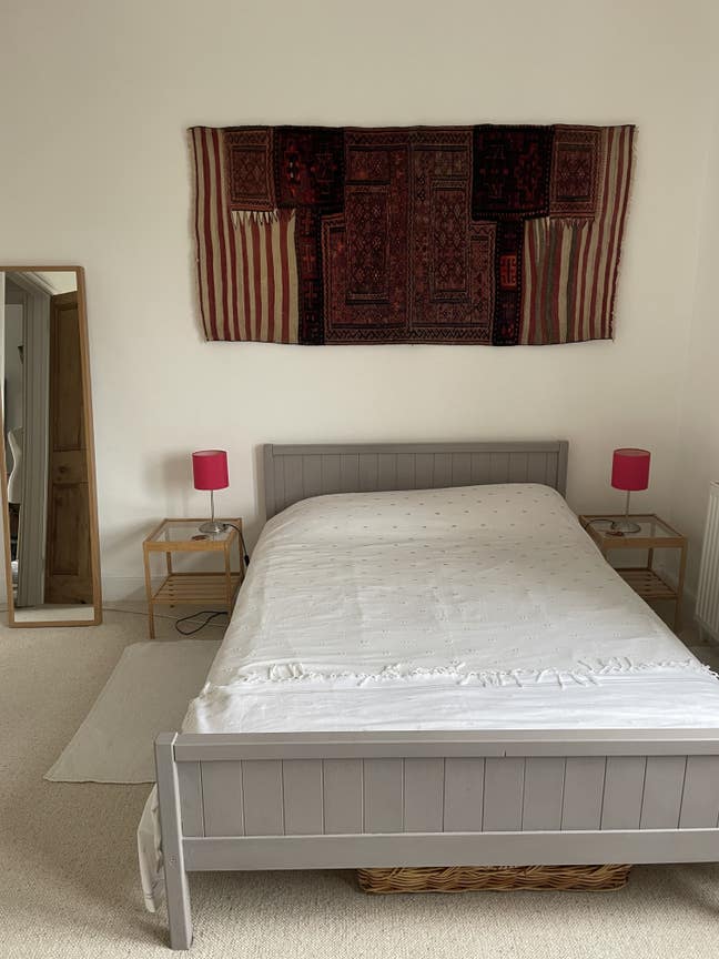 Large bright double room  Main Photo