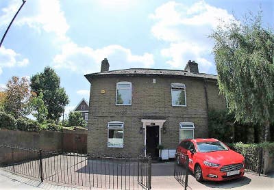 Ensuite XL Double - C.Wharf house Garden BILLS inc Main Photo