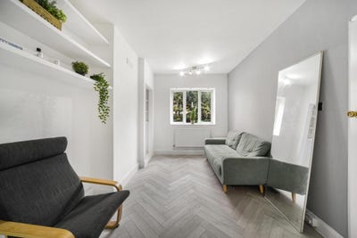 Stunning Newly renovated 1 bed in Bow! Main Photo