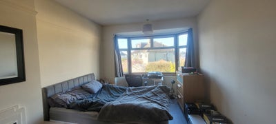 10 min walk from Southmead H. And Gloucester Road  Main Photo