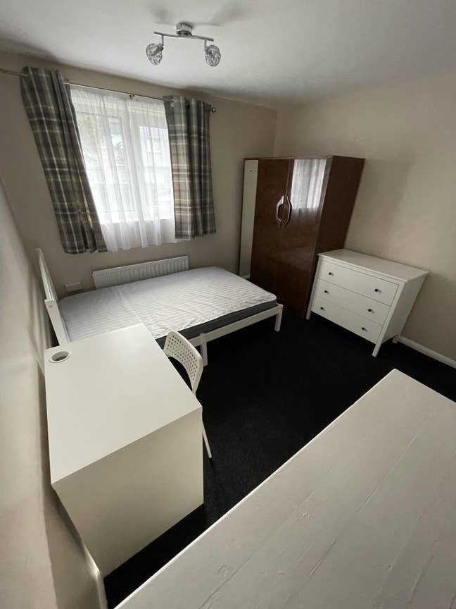 Spacious room in lovely house - Stratford Main Photo