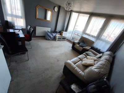 Spacious 1 Bedroom Flat - Whole Property Main Photo
