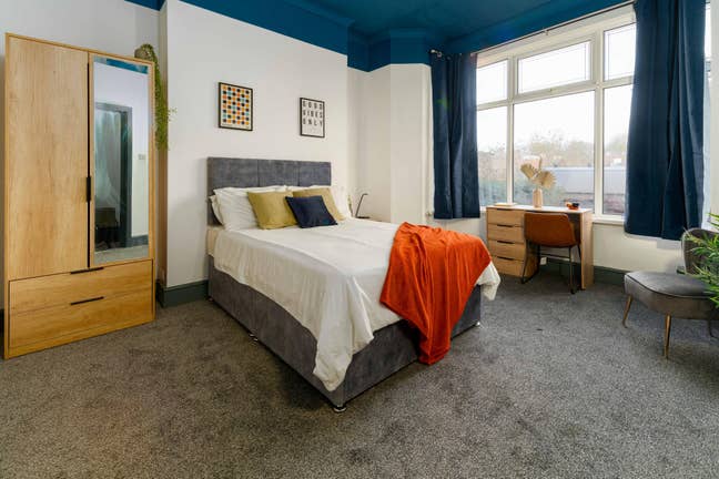  Large Double  Room | Central Bolton | Bills Inc Main Photo