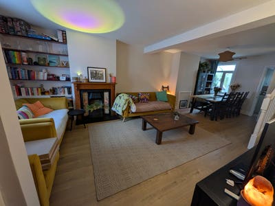 Double bedroom available in Caversham house Main Photo