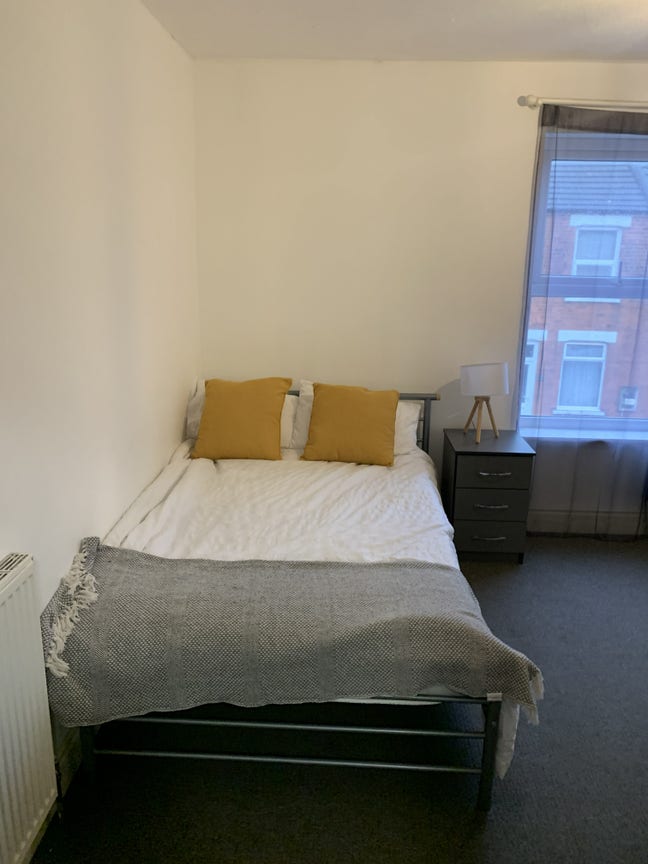 Double Rooms With Ensuite Available Now!  Main Photo