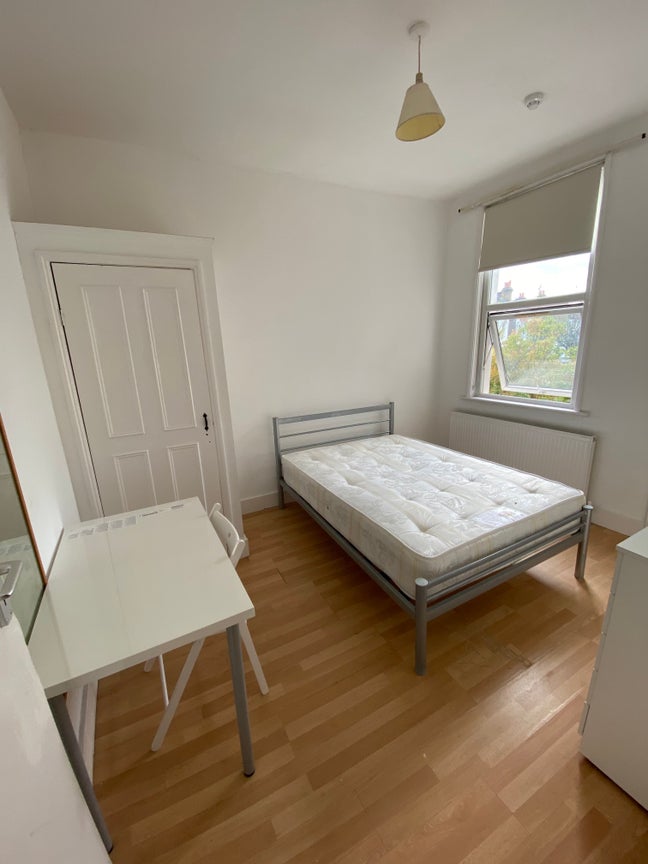 🏡 2 Single Rooms (ensuite) in Shepherd's Bush  Main Photo
