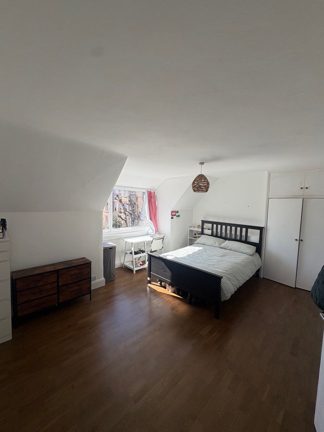 Amazing Double Room available in Highbury Main Photo