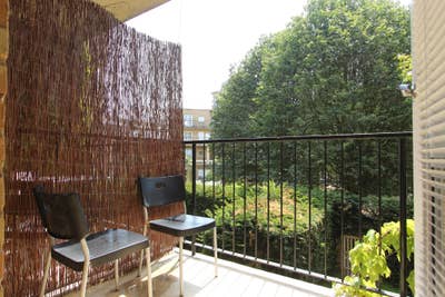 Garden Room With Private Shower - By The River! 🏡 Main Photo