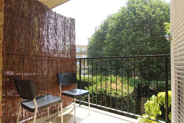 Garden Room With Private Shower - By The River! 🏡 Main Photo