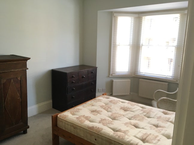 Large room en-suite|houseshare 1 female|bill inc   Main Photo