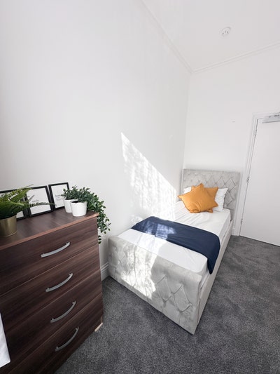 Modern Room in Quiet Area-10 mins to Jubilee line Main Photo