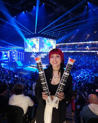 28 Female looking for peaceful home (North/South) Main Photo