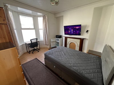 Large Room In Bridgend Main Photo