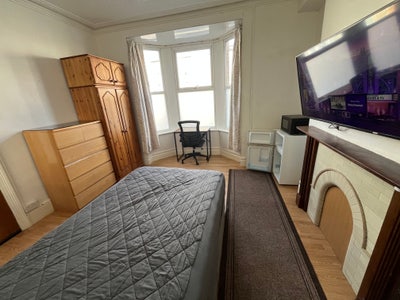 Large Room In Bridgend Main Photo