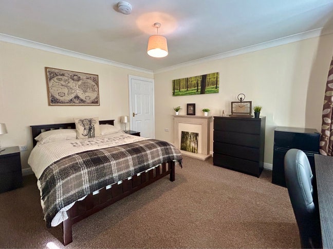 Beautiful double rooms in Professional House Share Main Photo