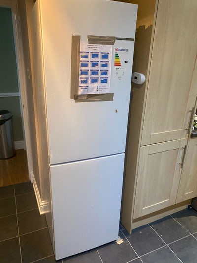 One single bedroom available  Main Photo