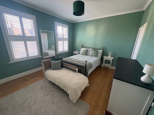 Spacious Double Room in Calm Victorian Home Main Photo