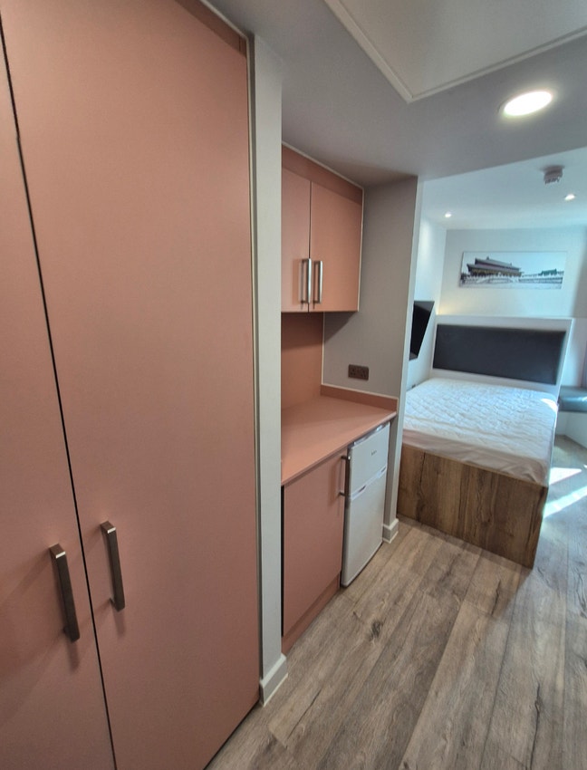 ROOM TO RENT Main Photo