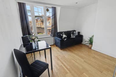 Lovely 1 Bedroom Flat Main Photo