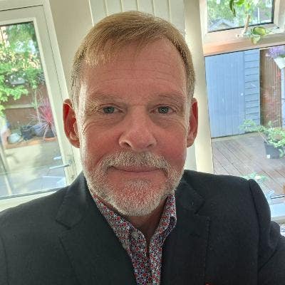 Professional Male seeks a double room Main Photo