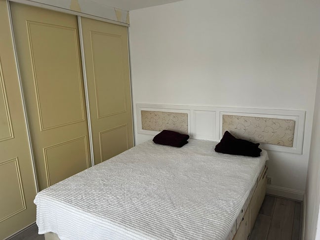 Very large Double room for rent in shared house,on Main Photo