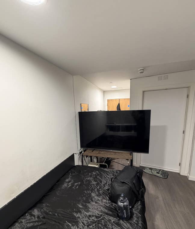 Student Room Available Pavilion Court Wembley Main Photo