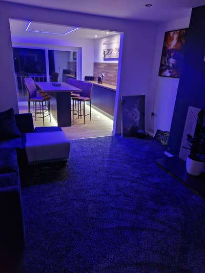 Looking to rent a room out  Main Photo