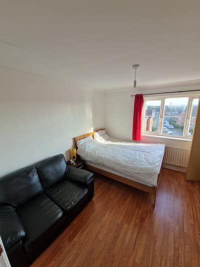 Double Room Available to Rent Main Photo
