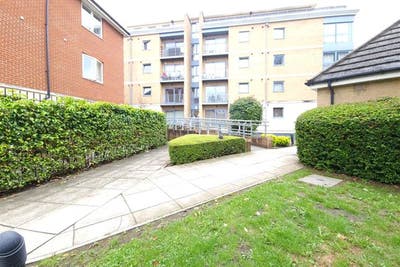 Top Spacious Double Room in Cnary Wharf/Mudchute Main Photo