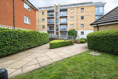 Top Spacious Double Room in Cnary Wharf/Mudchute Main Photo