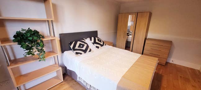 2 large dble rooms in friendly professional house Main Photo