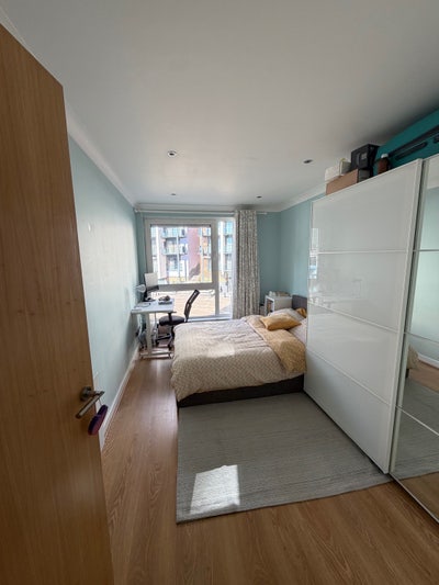 Bright and Modern Room for Rent in Canary Wharf Main Photo