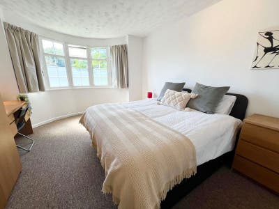 Large Double – all Bills, No Deposit, Filton Main Photo