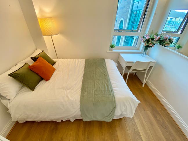 Cosy Room in Crossharbour – Available now|All Inc Main Photo