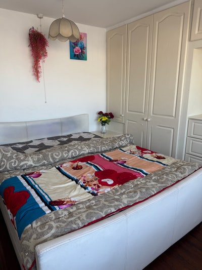 Spacious room to let  Main Photo