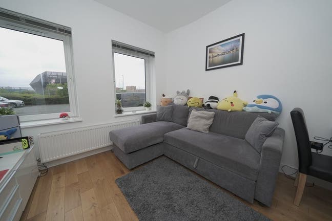 1 Spacious Room W/ Living Room in Victoria Park  Main Photo