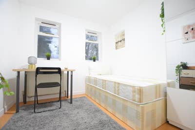 ** Clean Room - Great House in Willesden Green ** Main Photo