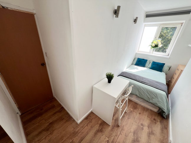 🚨 Budget-Friendly Double Room – Great Location! Main Photo